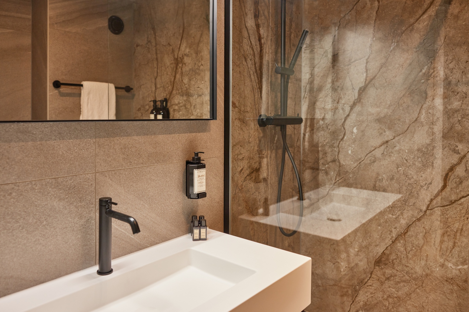 Thermen Bad Nieuweschans Hotel badkamer 1 1000