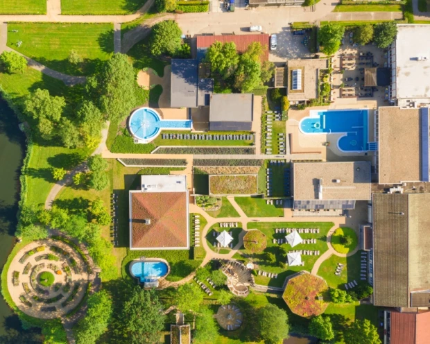 Bad Nieuweschans   tuin buiten baden (3)